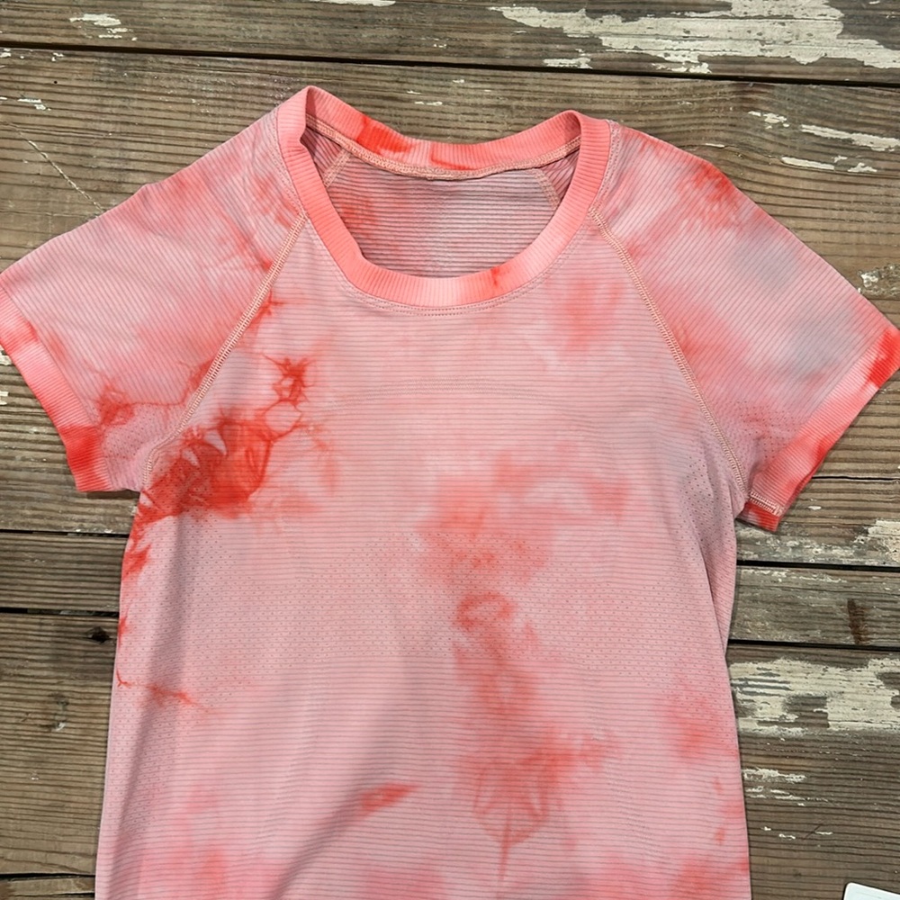 Lululemon Swiftly Tech Tee 2.0 Marble Pink in Size 4